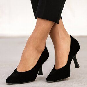 Vintage Ann Taylor Italy Black Velvet Pumps Spool Kitten Heel Shoes 7M Evening